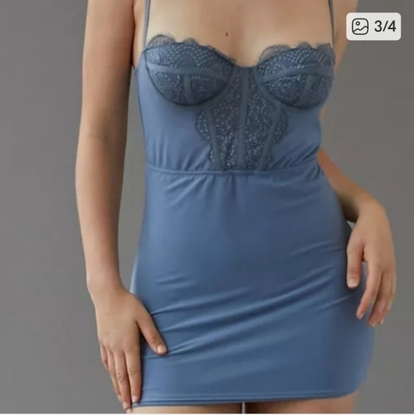 FINAL PRICE! NEW! UO COSET SLIP - Picture 1 of 4